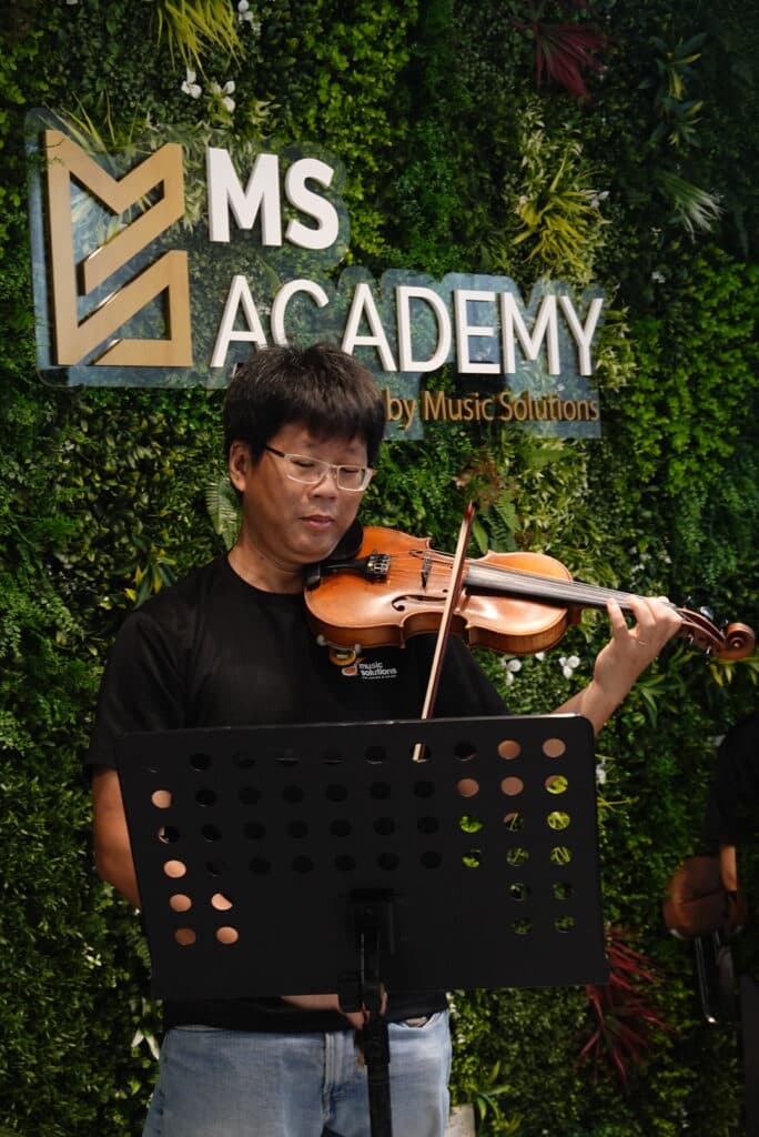 Portrait of Eric, strings specialist at MS Academy